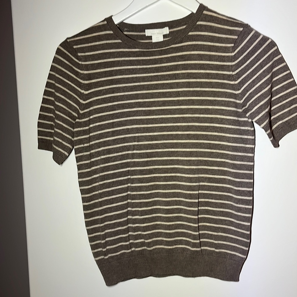 I’m selling a comfy shirt that goes well with any pants or shorts.